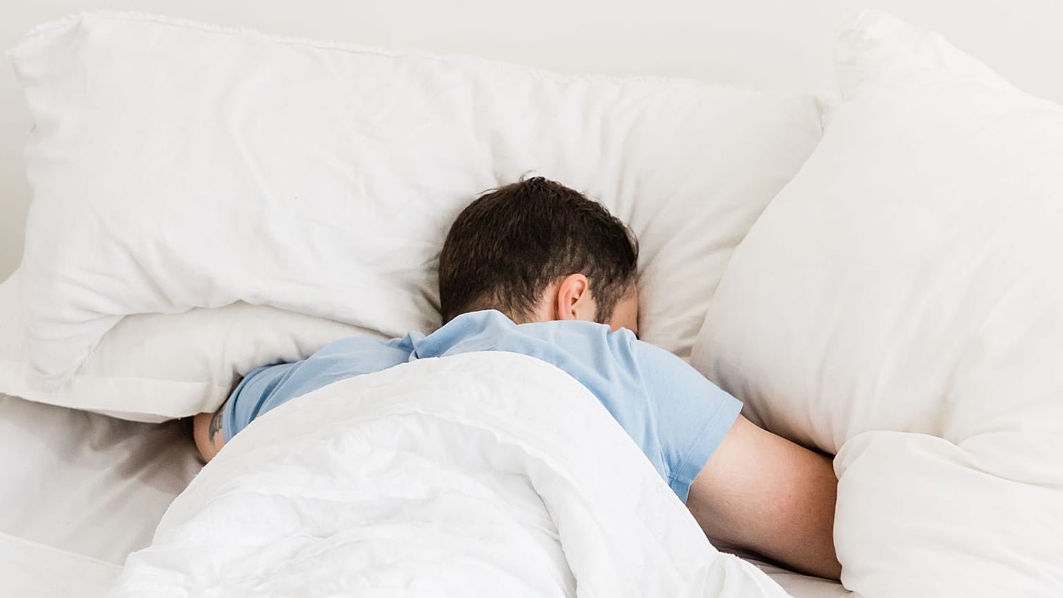 Some 4 per cent of the adult population experiences recurring nightmares, according to studies.