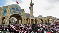 Protestos estendem-se a várias cidades, como Isfahan