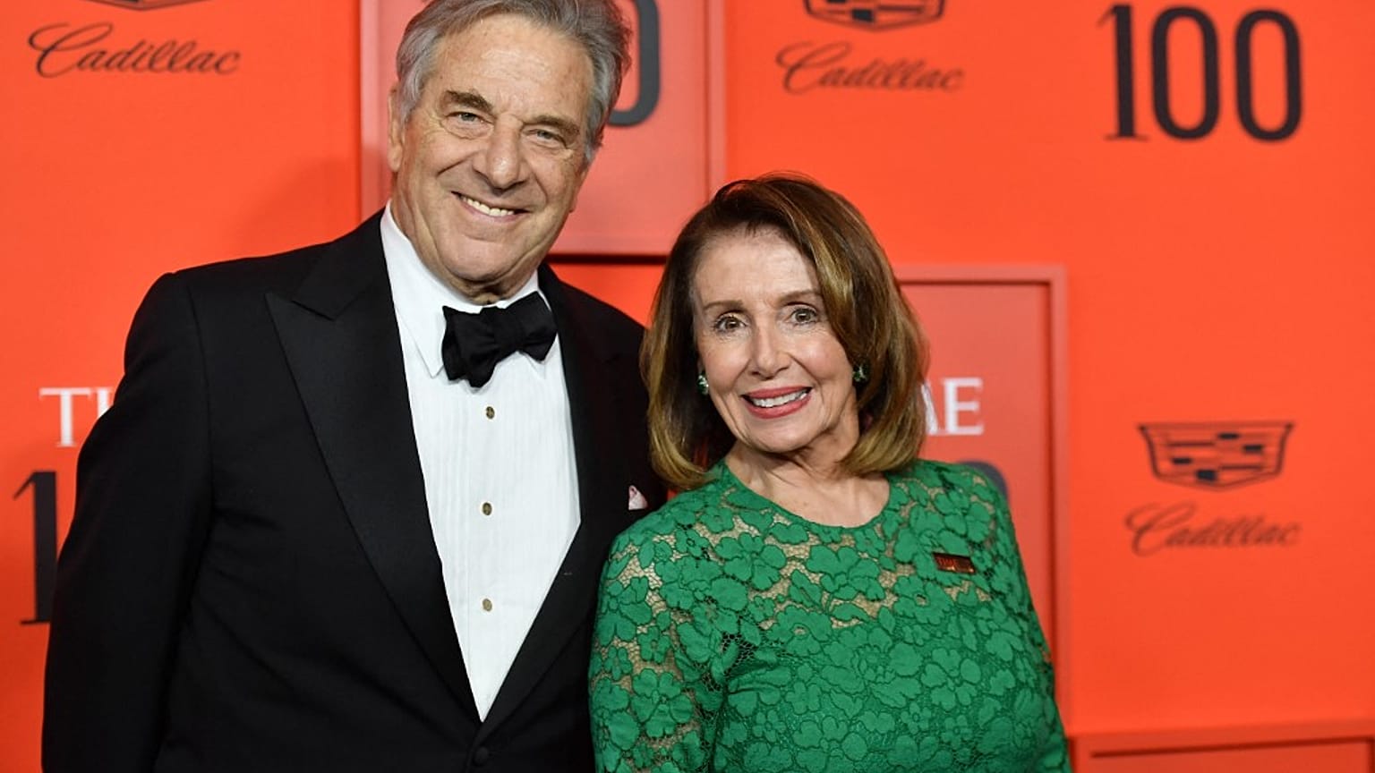 Paul Pelosi sofreu um traumatismo craniano e graves ferimentos num braço, mas não corre perigo de vida