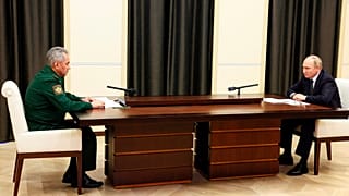 Rusya lideri Vladimir Putin'e (sağ) askeri kısmi seferberlik konusunda bilgi veren Savunma Bakanı Sergey Şoygu