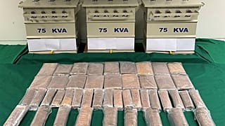 مادة الميثامفيتامين تم ضبطها في مطار هونغ كونغ الدولي داخل محولات كهربائية - 18 أكتوبر 2022.