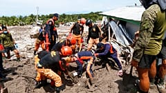 Contam-se mais de sete centenas de casas destruídas e perto de 160 mil habitantes deslocados