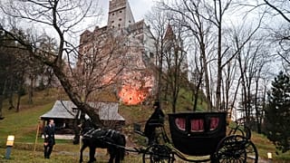 Bran Kalesi, 1897'de kaleme alınan ve sinemaya da uyarlanan dünyanın en ünlü Gotik korku romanlarından "Drakula"nın yazımında İrlandalı Bram Stoker’a ilham kaynağı oldu