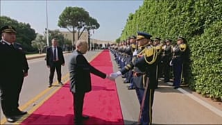 عون يغادر القصر الرئاسي 