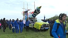 Demonstranten gehen gegen den Bau neuer Wasserspeicher vor