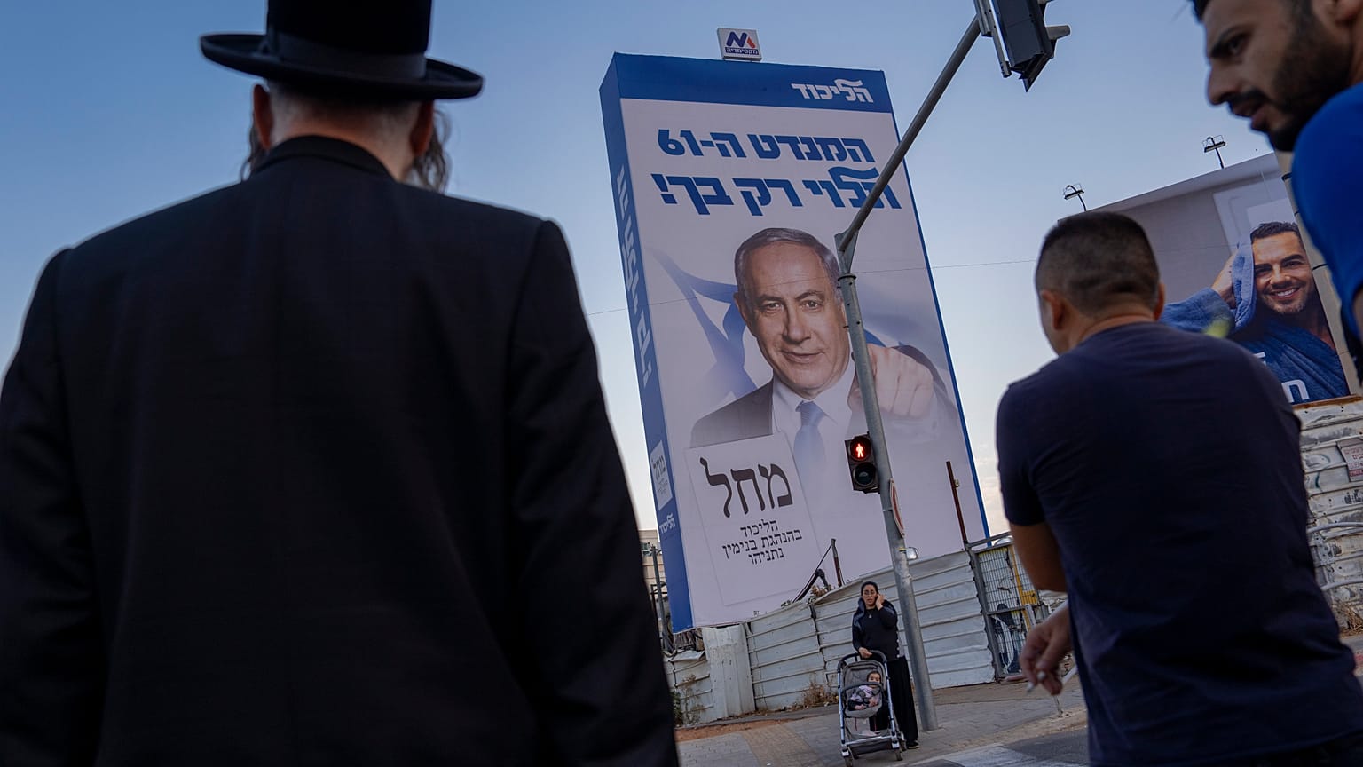 Kommt "Bibi" mit seiner Likud-Partei wieder an die Macht? Die Mehrheitsverhältnisse in der israelischen Knesset könnte wieder mal sehr knapp werden.
