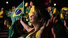 مؤيدو الرئيس البرازيلي جايير بولسونارو بعد إغلاق باب الاقتراع في جولة الإعادة الرئاسية، في برازيليا، الأحد 30 أكتوبر 2022