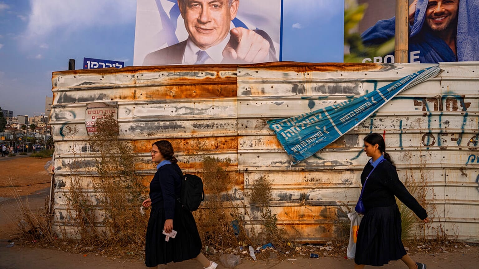 Sondagens mais recentes davam o Likud, o partido de Netanyahu, como o mais votado, mas longe da maioria