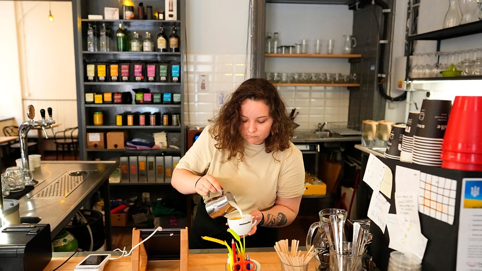 Çekya'nın başkenti Prag'da bir kafe