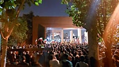 İran'ın başkenti Tahran'daki Şerif Teknik Üniversitesi'nde yönetim karşıtı protesto gösterisi düzenleyen öğrenciler