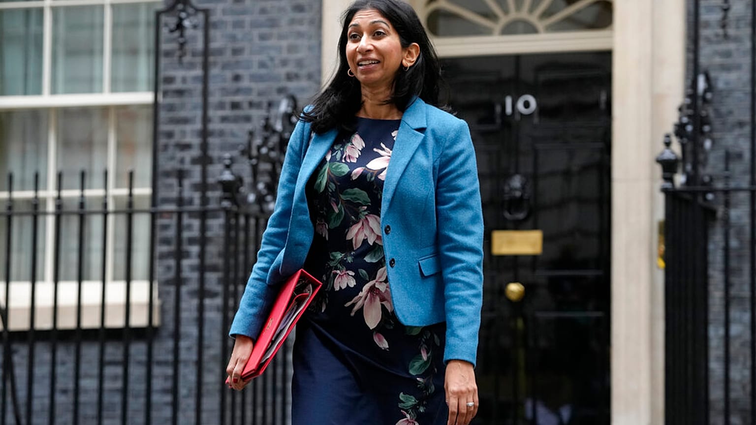 Suella Braverman távozik a Downing Street 10-ből.