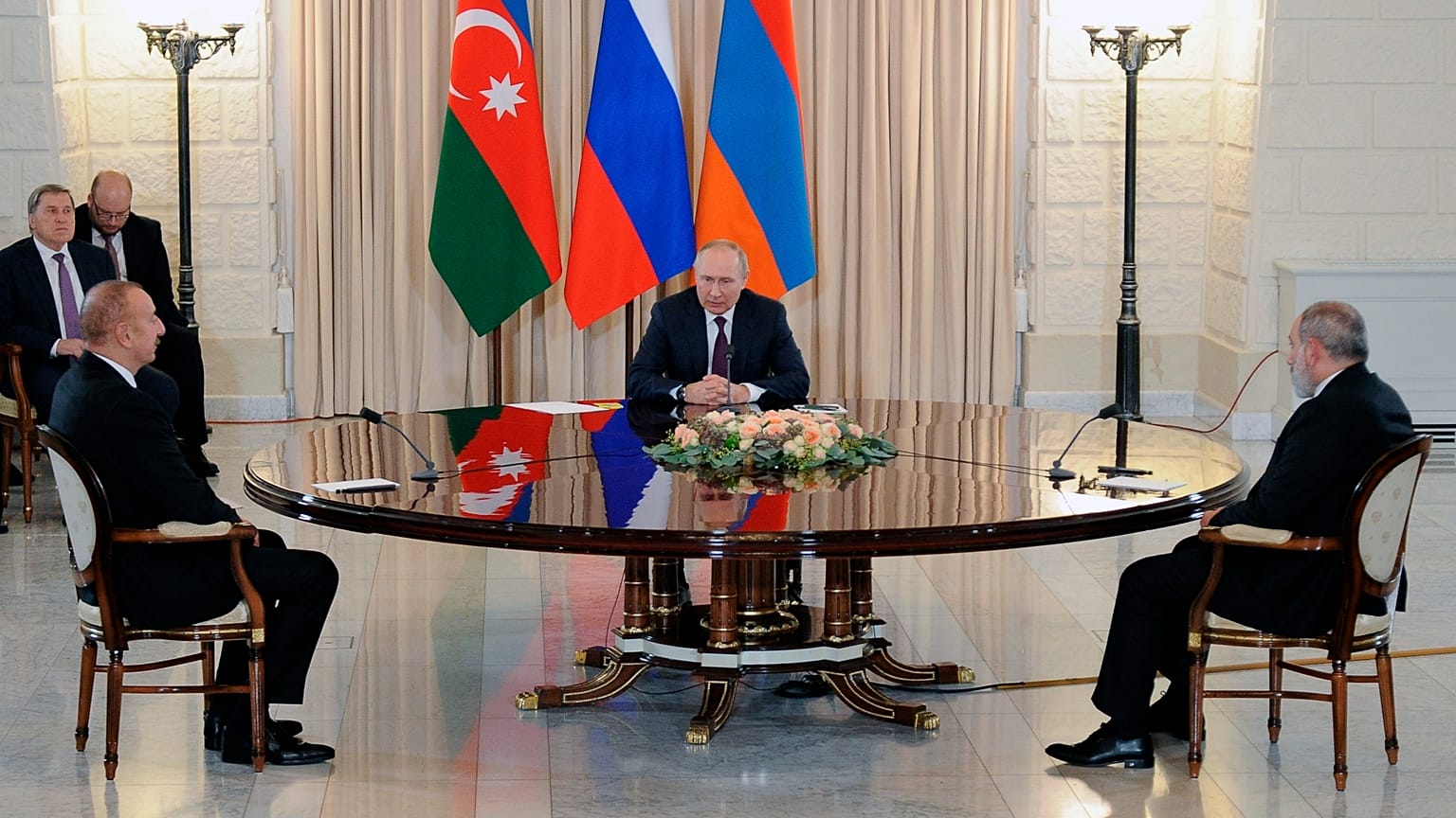 Wladimir Putin im Gespräch mit Nikol Paschinjan und Ilham Alijew 