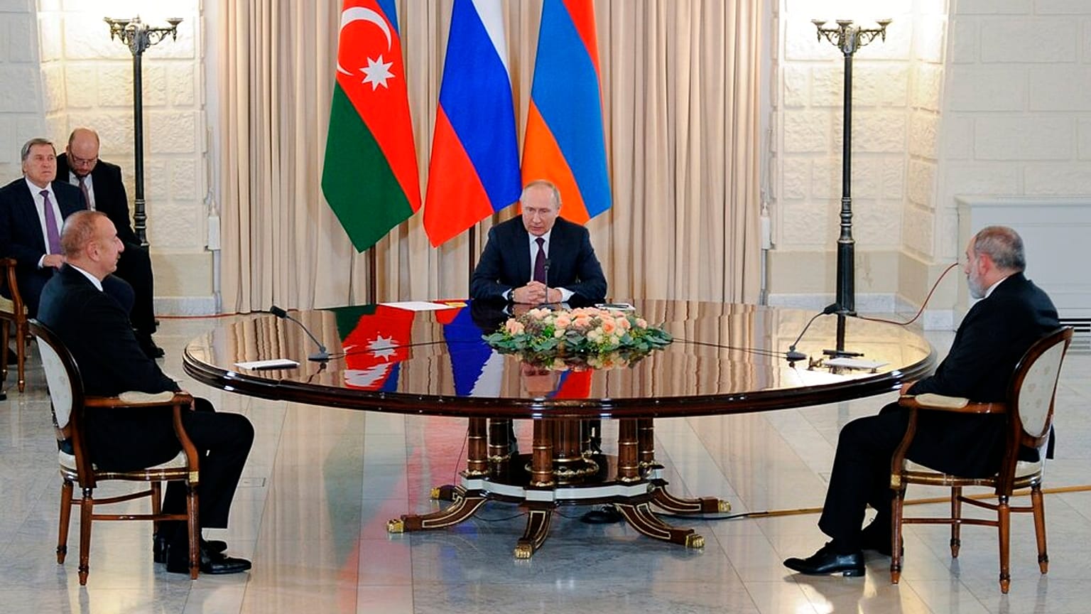 Rusya Devlet Başkanı Vladimir Putin, Azerbaycan Cumhurbaşkanı İlham Aliyev ve Ermenistan Başbakanı Nikol Paşinyan Soçi'de bir araya geldi