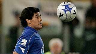أسطورة كرة القدم الأرجنتيني دييغو مارادونا