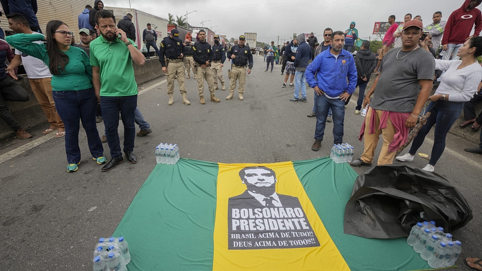 Kamionos blokád Bolsonaro mellett Sao Paulónál