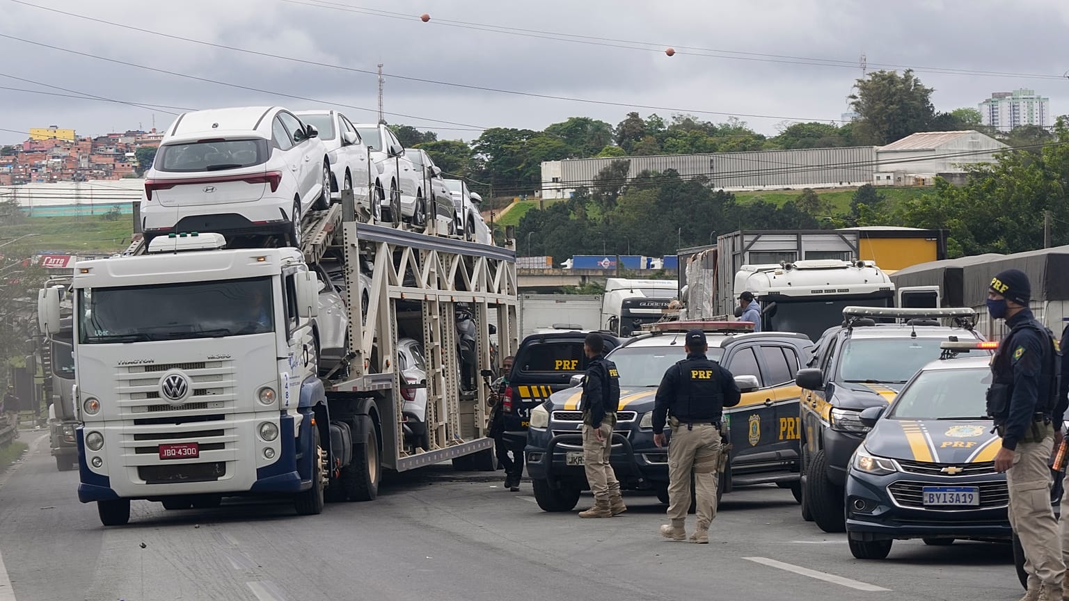 Police in Brazil partially clear Rio road block protest