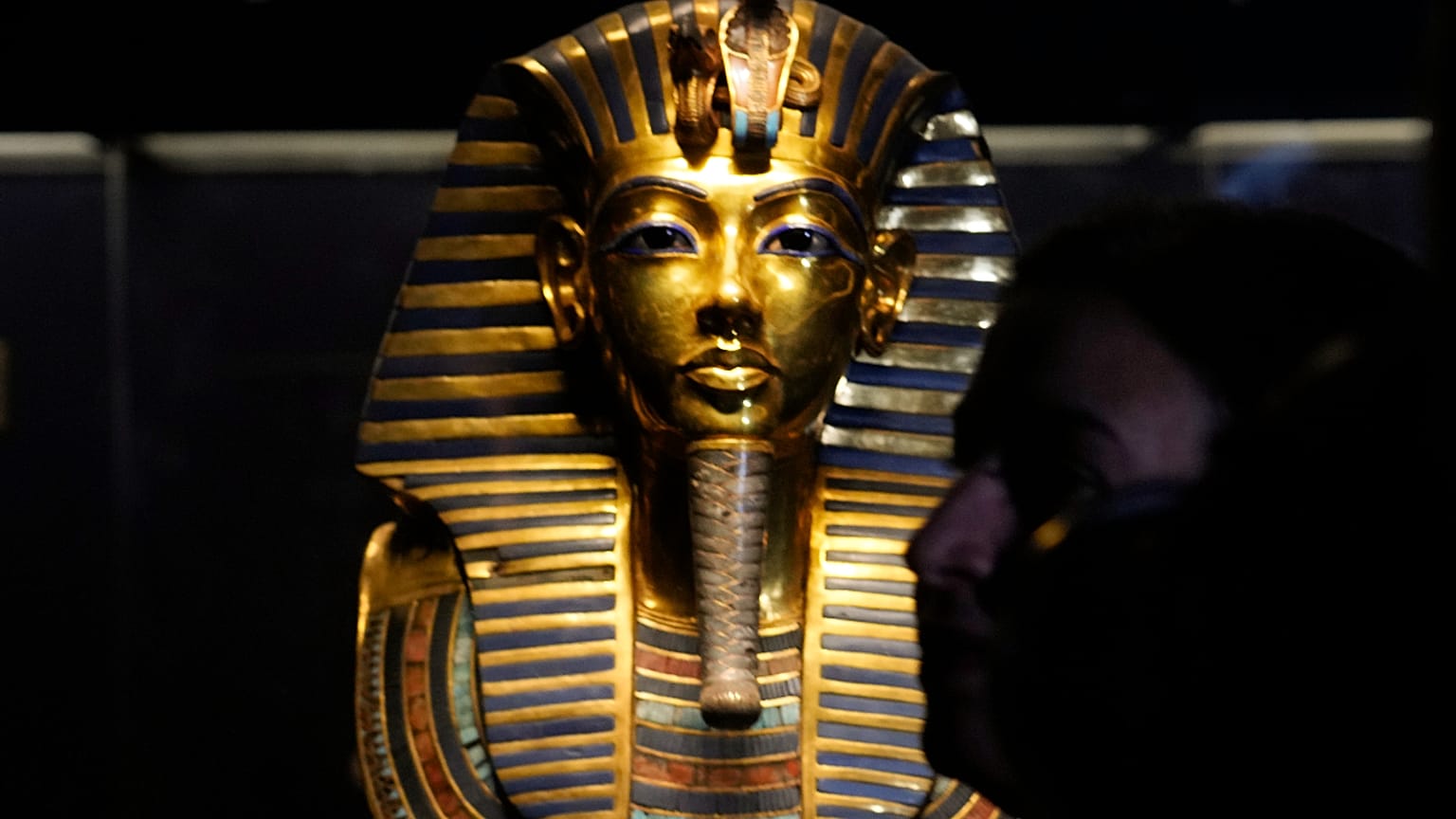 القناع الذهبي للملك توت عنخ آمون في المتحف المصري بالقاهرة مصر، 27 سبتمبر 2022.