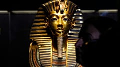 القناع الذهبي للملك توت عنخ آمون في المتحف المصري بالقاهرة مصر، 27 سبتمبر 2022.