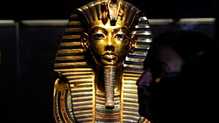 القناع الذهبي للملك توت عنخ آمون في المتحف المصري بالقاهرة مصر، 27 سبتمبر 2022.