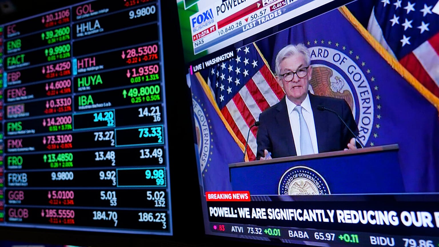 Traders work on the floor at the New York Stock Exchange as the Federal Reserve chairman Jerome Powell speaks after announcing a rate increase in New York