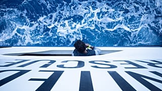 Uno dei naufraghi tratti in salvo nelle acque al largo delle coste siciliane dall'imbarcazione Humanity 1 dell'Ong tedesca SOS Humanity