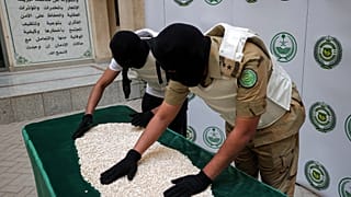 السلطات السعودية صادرت 119 مليون حبة العام الفائت، وهي تعلن عن مصادرة آلاف الحبوب أسبوعيا وأحيانا يوميا.