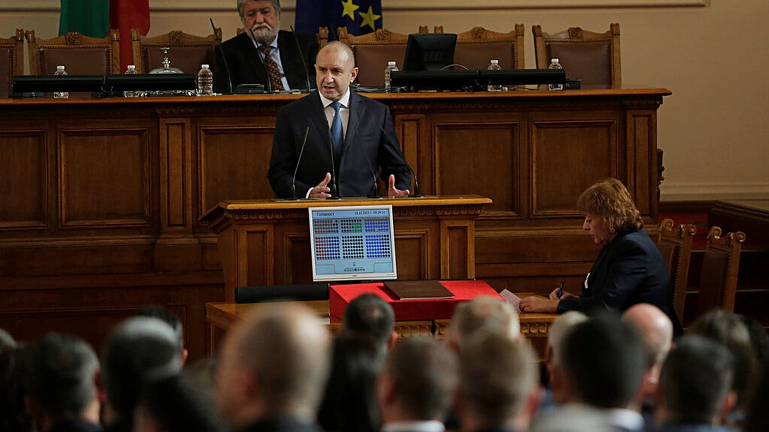 Rumen Radev bolgár államfő a szófiai törvényhozásban