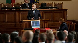 Rumen Radev bolgár államfő a szófiai törvényhozásban
