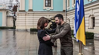 Ο ΖΕΛΕΝΣΚΙ ΥΠΟΔΕΧΕΤΑΙ ΤΗ ΣΑΚΕΛΛΑΡΟΠΟΥΛΟΥ