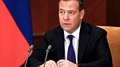 Russlands Politiker Dmitry Medwedew fordert Todesstrafe bei Sabotage