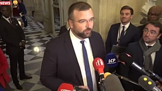 Grégoire de Fournas a riporterek előtt