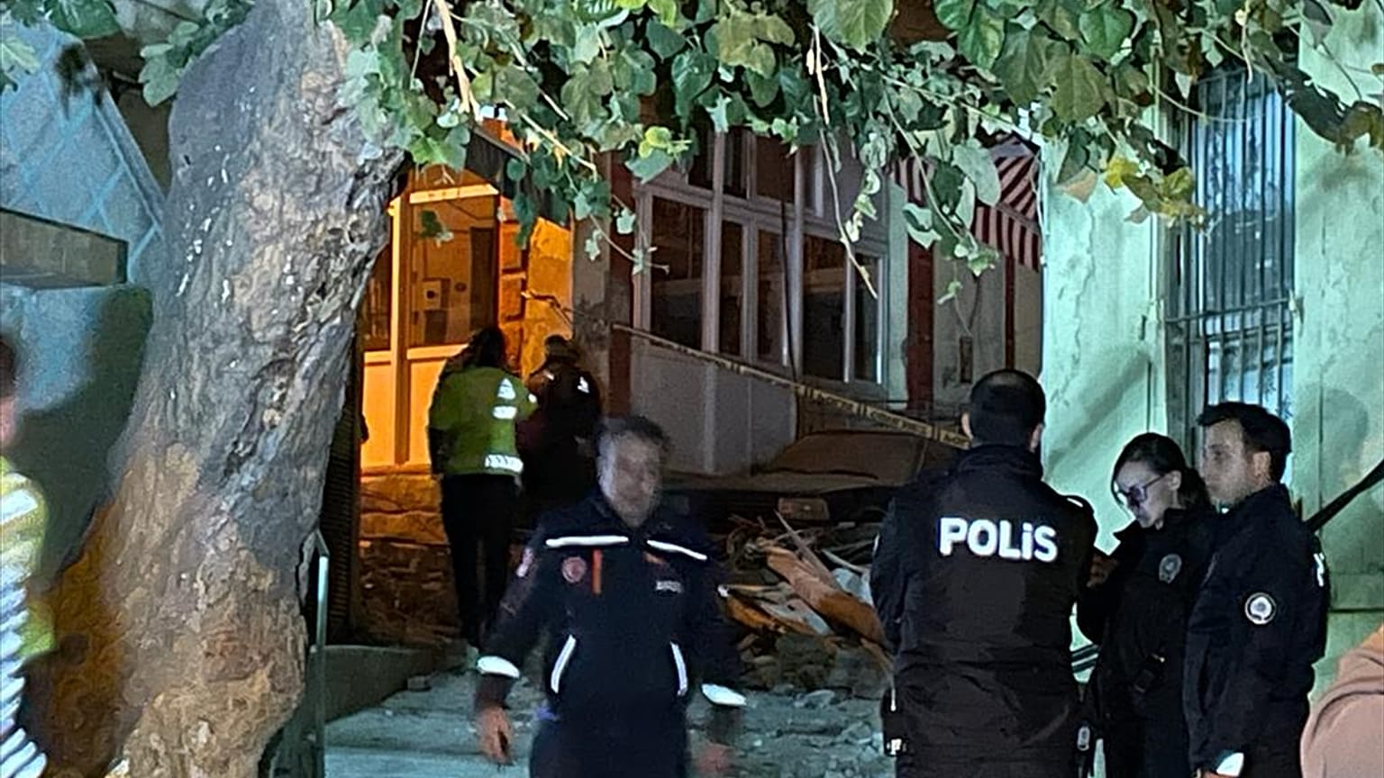 İzmir'in Buca ilçesinde deprem