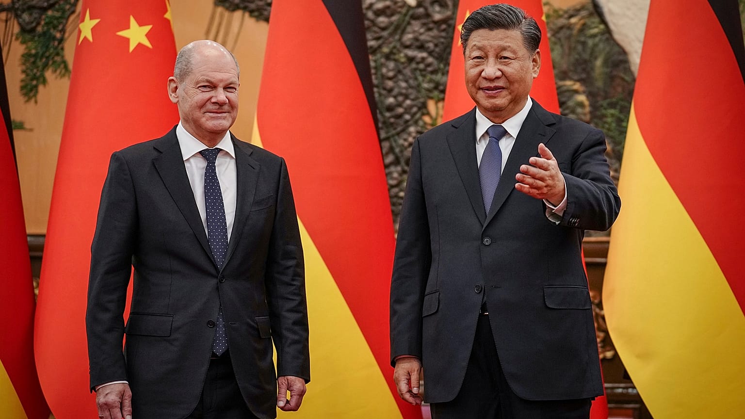 Xi Jinping empfing Olaf Scholz in der Großen Halle des Volkes in Peking