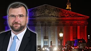 A g. le député RN Grégoire de Fournas (le 22/06/2022) / Vue de l'Assemblée nationale à Paris - le 10/11/2018
