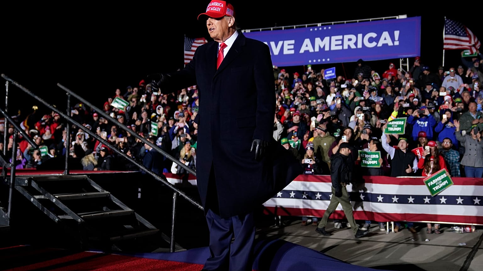 Donald Trump on stage in Sioux City, Iowa