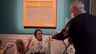 Die Aktivistinnen unter dem beschmierten Van-Gogh-Gemälde in Rom
