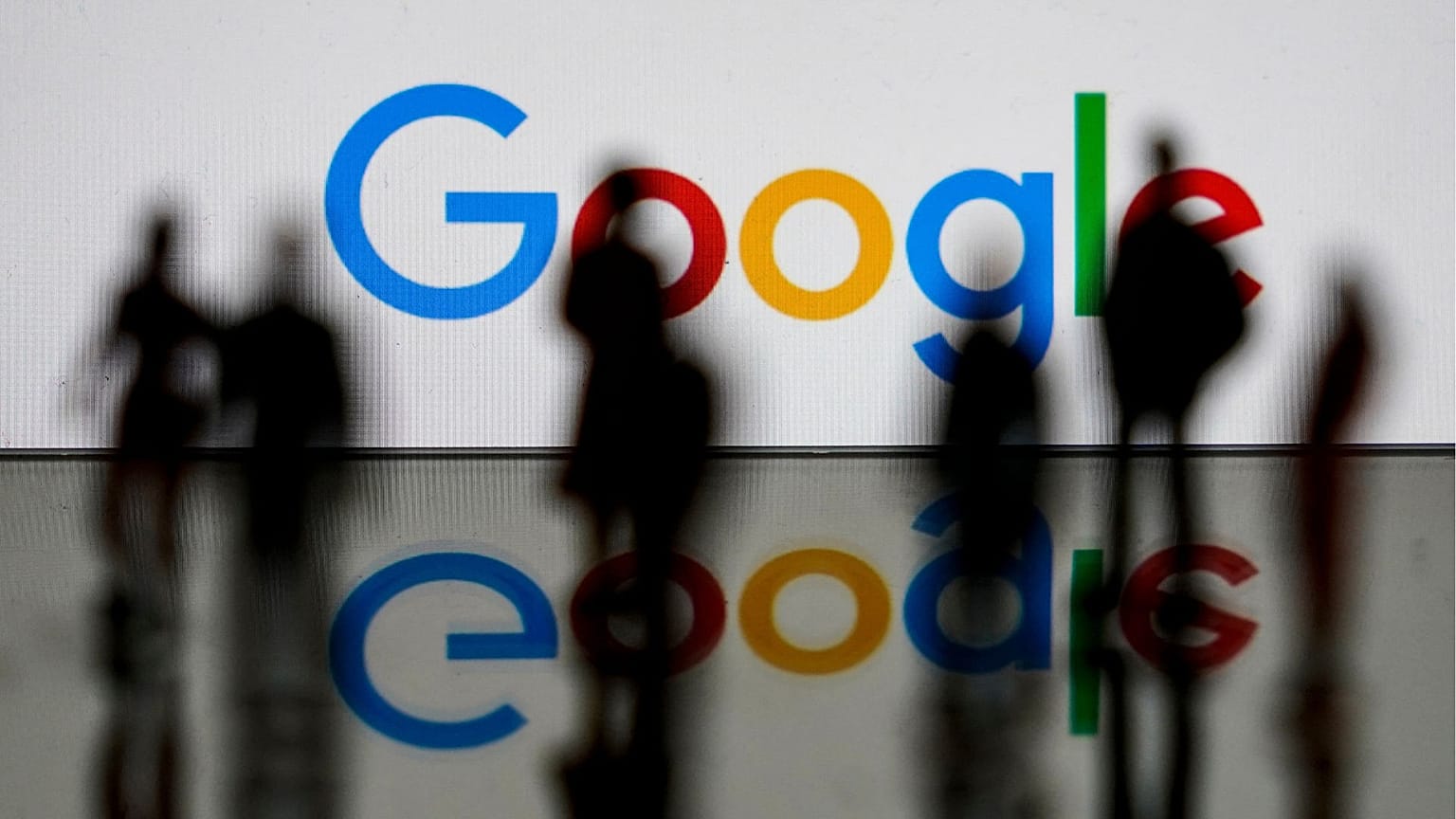 Google is ‘gaslighting’ users by taking advert money from big oil, a study has claimed.
