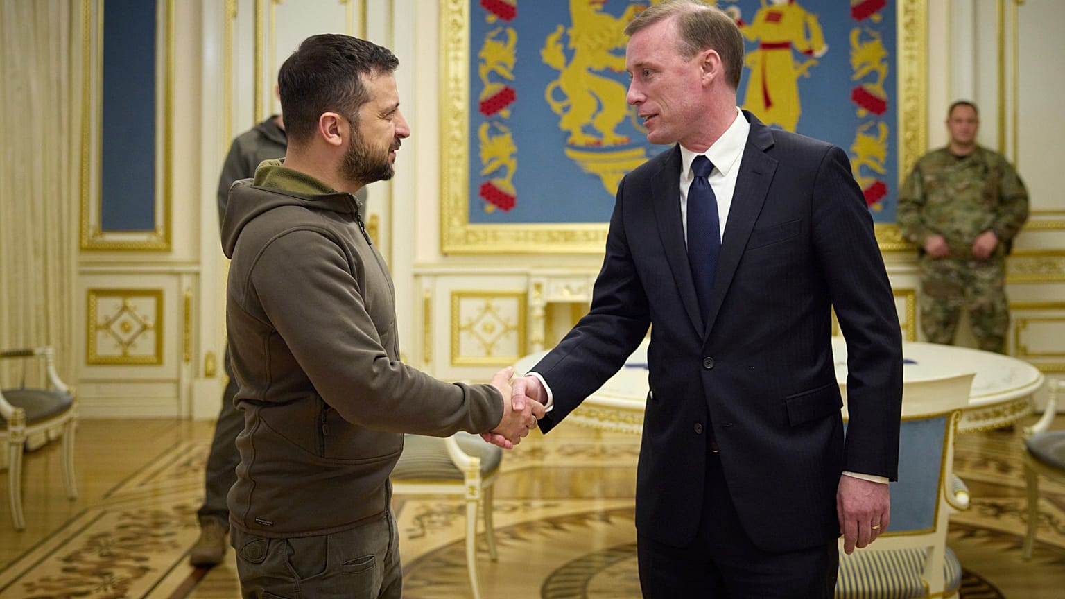 Jake Sullivan e Volodymyr Zelensky 
