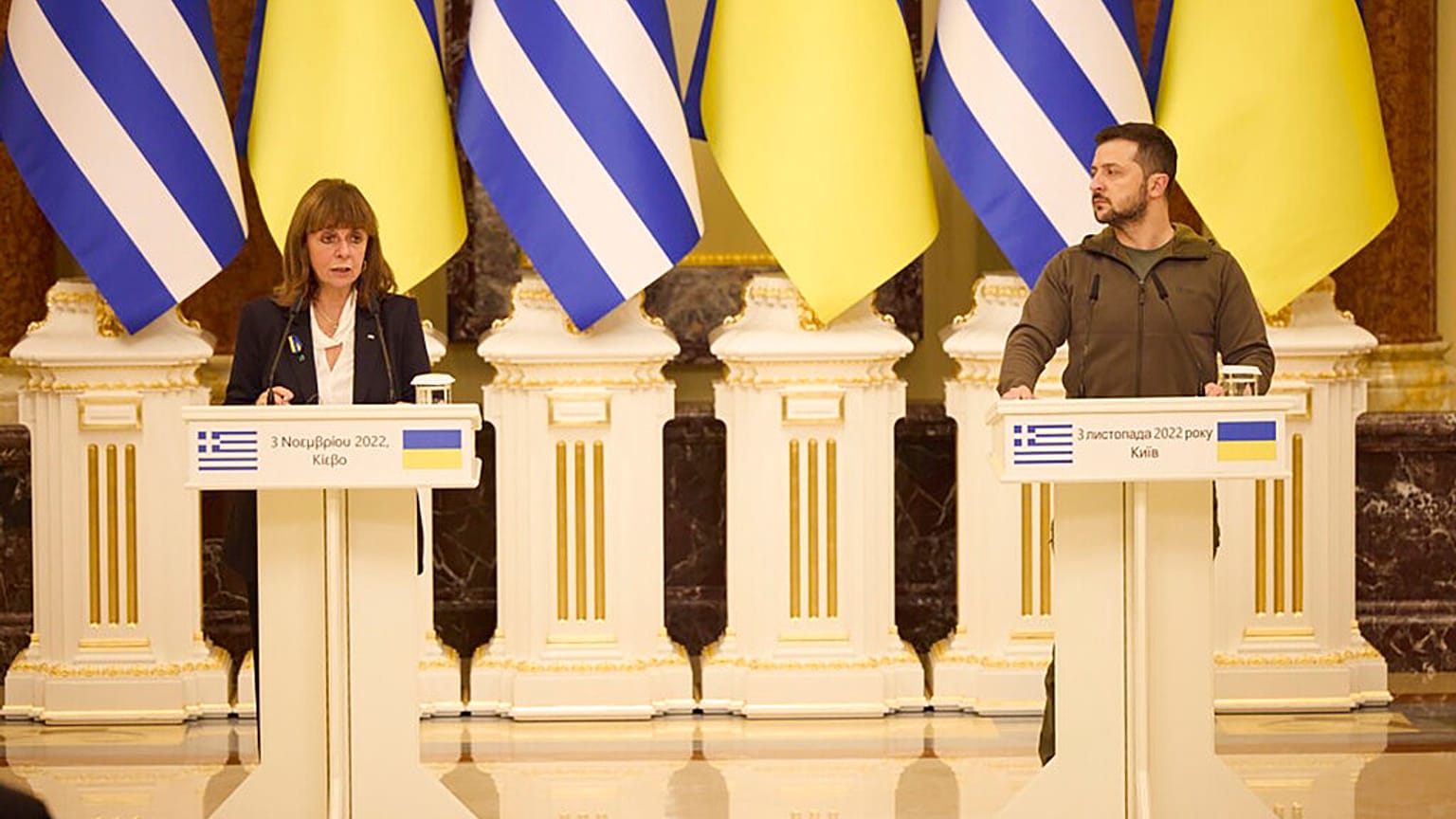 Η Πρόεδρος της Δημοκρατίας, Κατερίνα Σακελλαροπούλου, και ο πρόεδρος της Ουκρανίας, Βολοντίμιρ Ζελένσκι