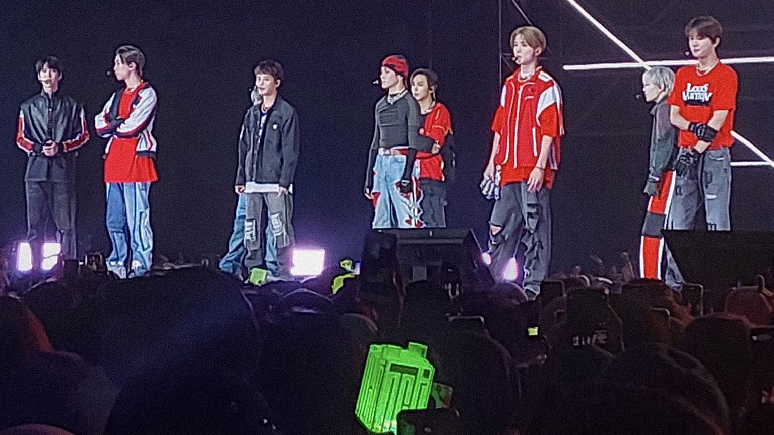 NCT 127'nin ülkede gerçekleştirdiği ilk konser, çıkan kargaşada 30 kişinin bayılması üzerine yarıda kesilmek zorunda kaldı