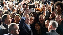 Presidente Joe Biden faz um "selfie" com apoiantes durante comício em Nova Iorque