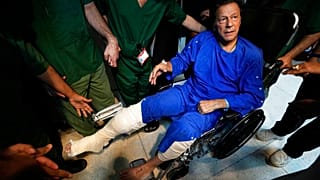 Imran Khan ist aus dem Krankenhaus entlassen worden. Er war am Donnerstag angeschossen und am Bein verletzt worden.
