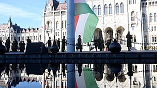 Az Országház a Kossuth tér felől