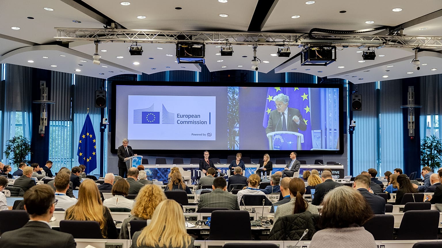 Ο Τιερί Μπρετόν στη διάρκεια της άσκησης κυβερνοεπιθέσεων