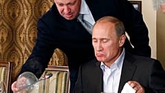 Unternehmer Jewgeni Prigoschin mit Wladimir Putin 2011