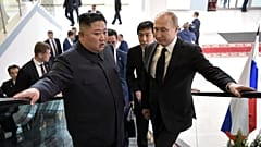 الرئيس الروسي فلاديمير بوتين وزعيم كوريا الشمالية كيم جونغ أون يستقلان المصعد في فلاديفوستوك - روسيا. 2019/04/25