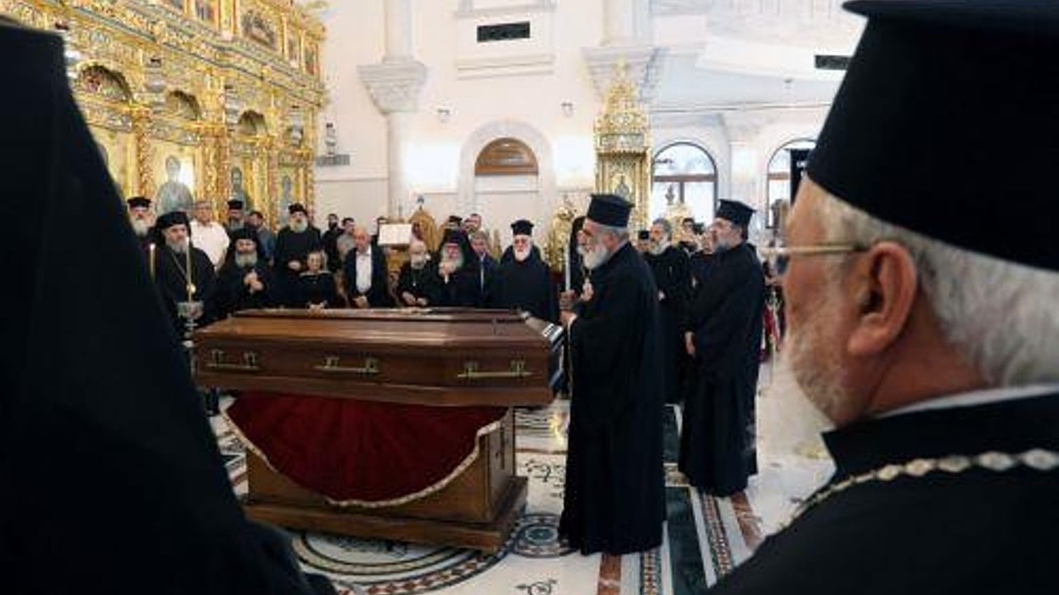 Το φέρετρο με την σορό του μακαριστού Αρχιεπισκόπου Κύπρου Χρυσόστομου Β΄