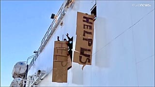 Patthelyzetben várakoznak a menekülők az olasz partoknál