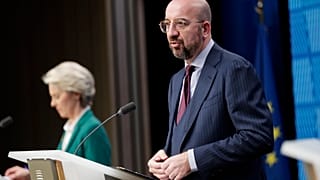 Charles Michel, az Európai Tanács elnöke sajtótájékoztatót Brüsszelben 2022. október 21-én.