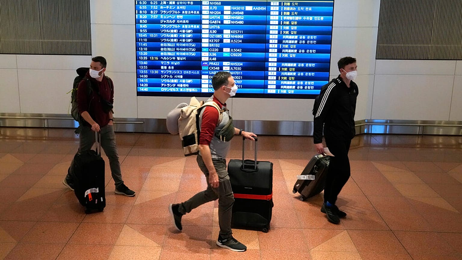 Archives : touristes étrangers à l'aéroport de Tokyo (Japon), le 11/10/2022